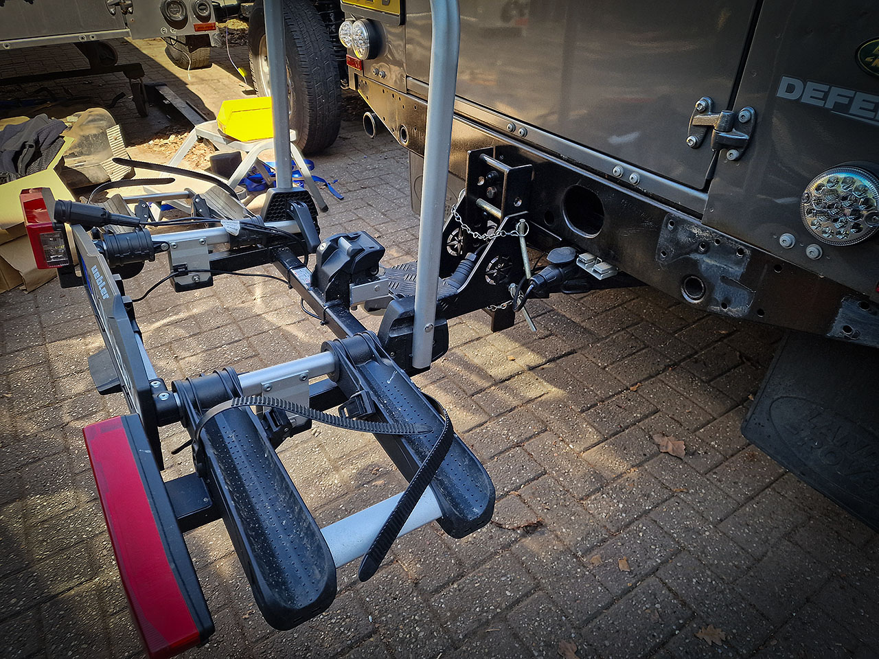 Trekhaakverlenger in gebruik - Defender met fietsendrager