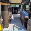 Übersicht Camper-Interieur Defender 110 mit Küchenschrank, Querschrank und Sitzbank