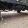 Chassis storage box onderzijde Defender Chassis storage box unter dem Fahrgestell eines Land Rover Defender montiert, niedrige Perspektive